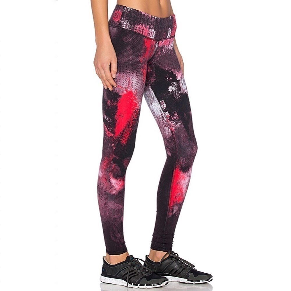 Euc Alo Yoga Airbrush Ruby Red Smoke Leggings XS